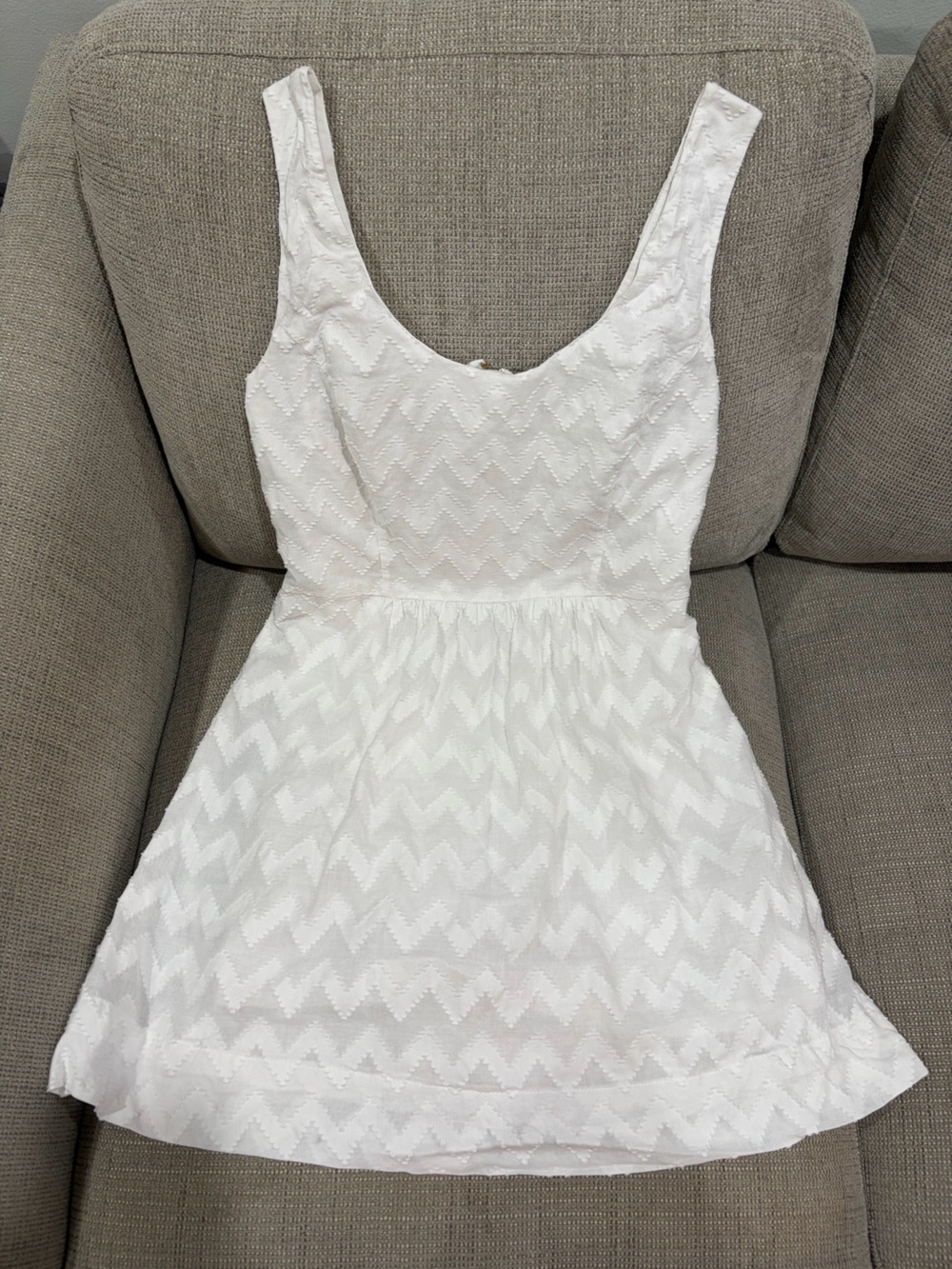 Vineyard Vines Women’s White Sleeveless Chevron Textured Dress Size 6